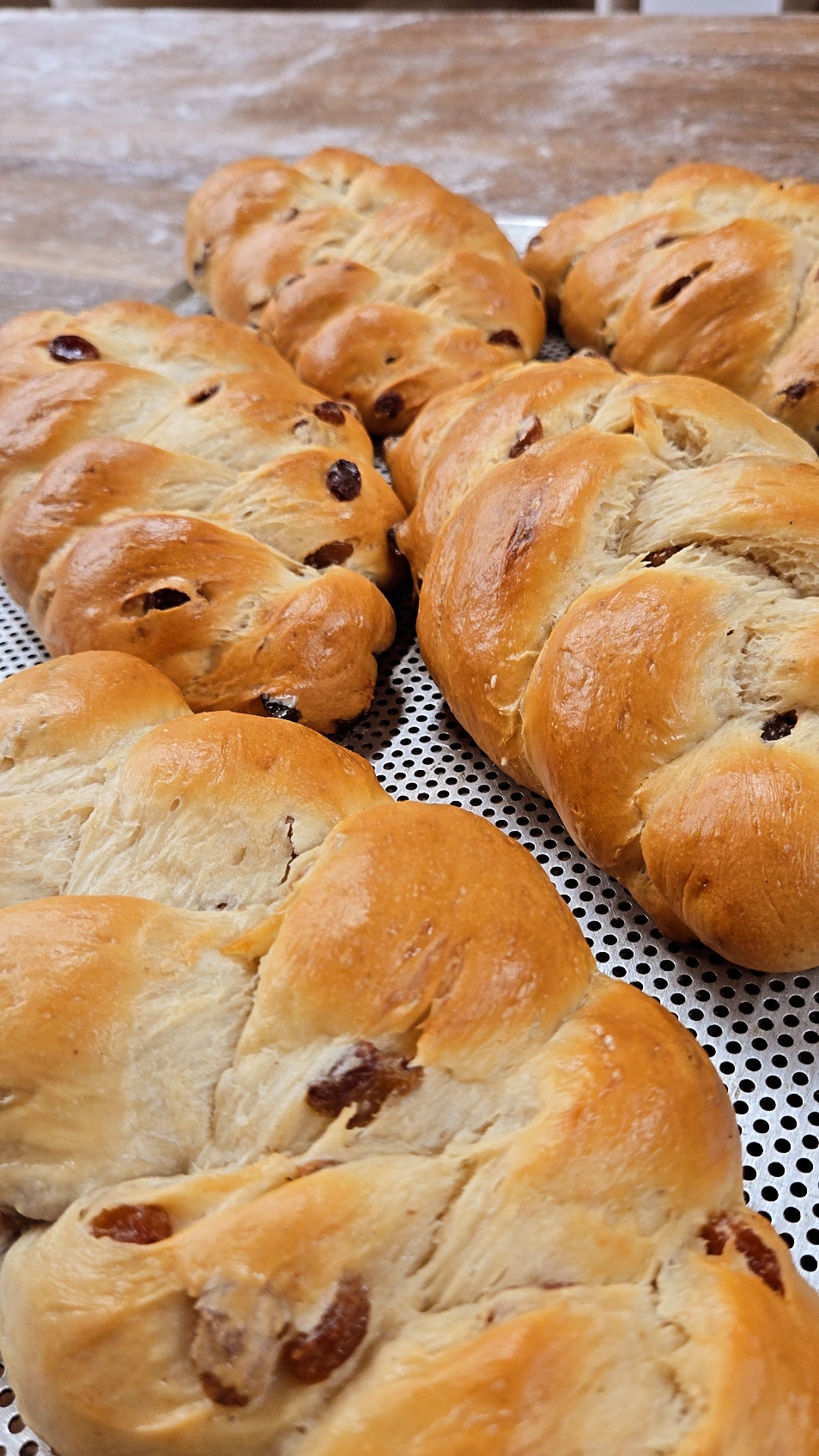 Hefezopf mit Rosinen